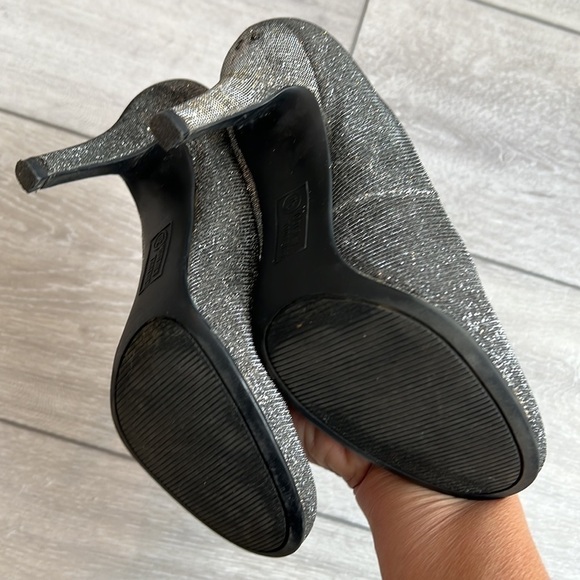 MOOTSIES Tootsies silver glitter pumps size 6 - Picture 6 of 9